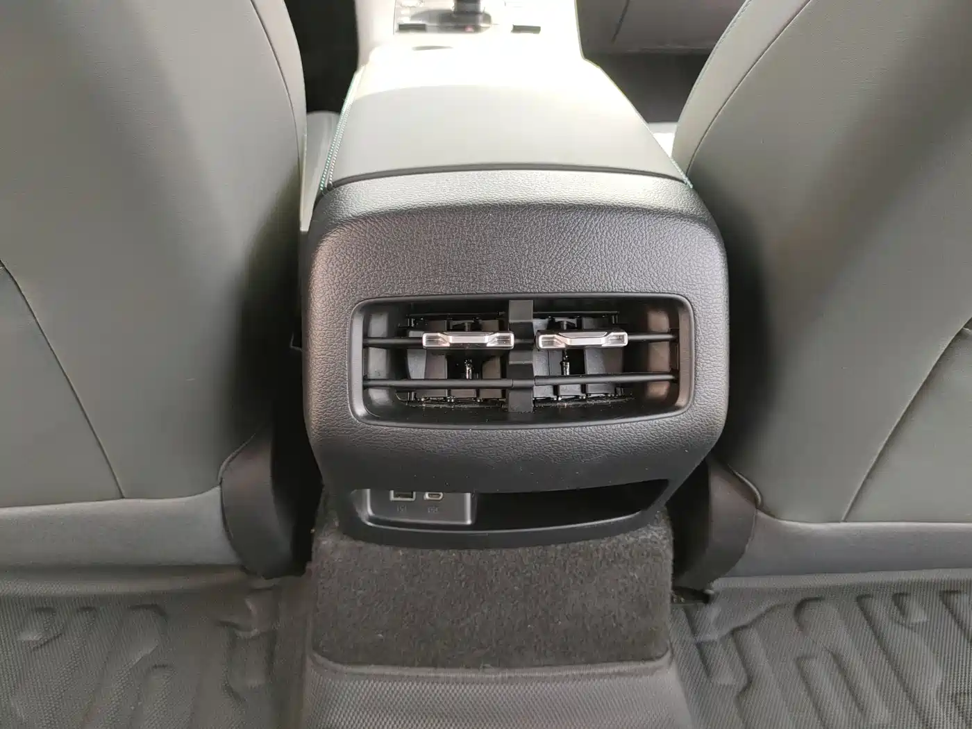 BYD Qin PLUS 2025 DM-i Smart Drive 55KM Leader фото 19