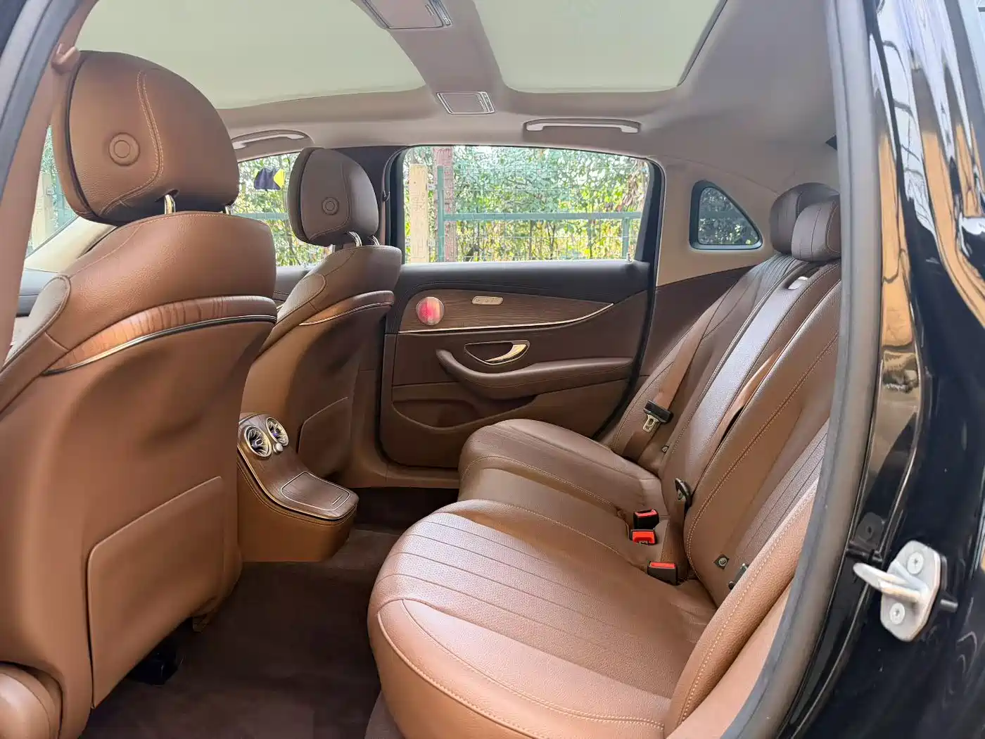 Mercedes-Benz E-Class 2023 E 300 L Fashion фото 17
