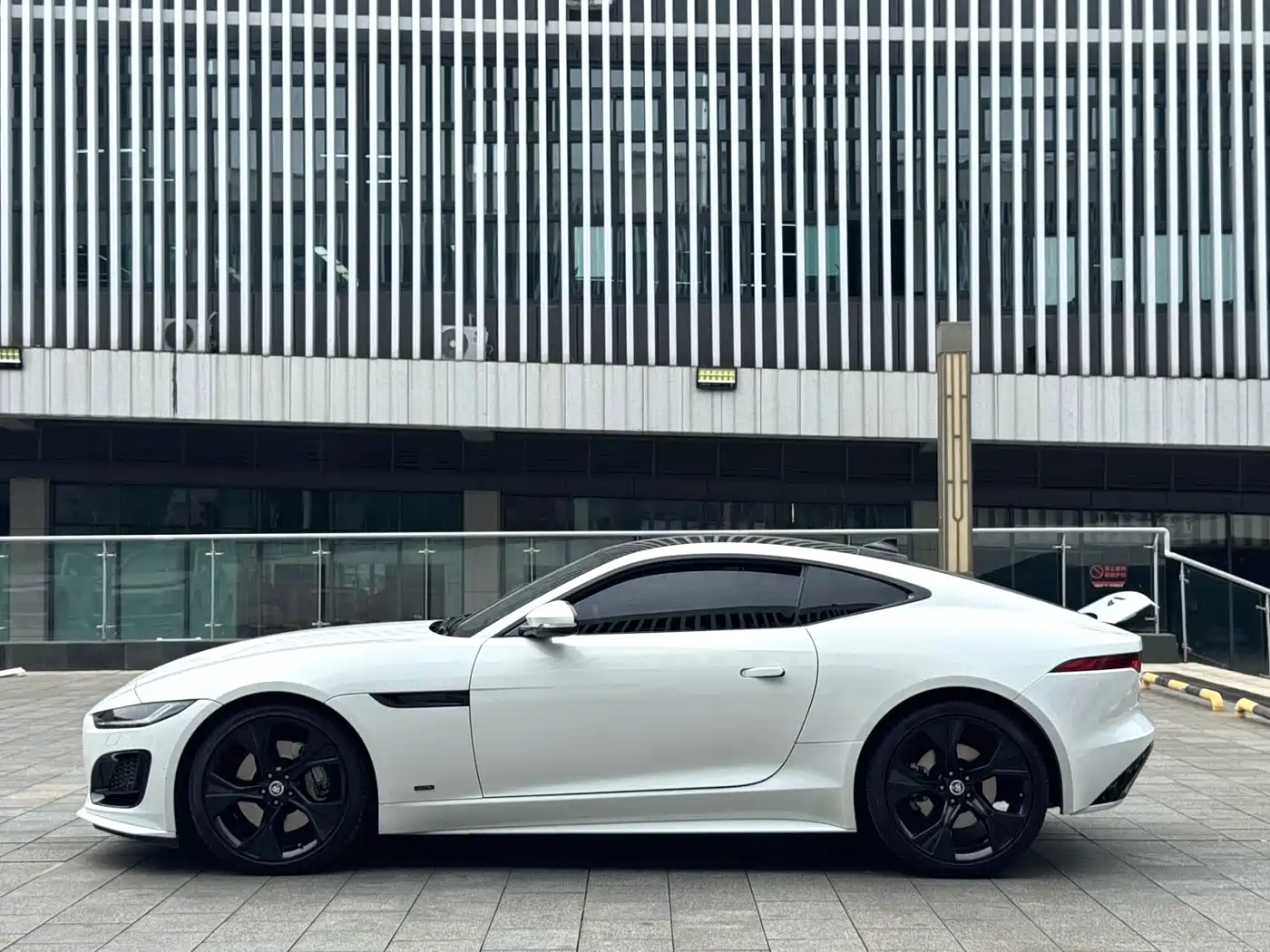 Фото 9 - Jaguar F-TYPE