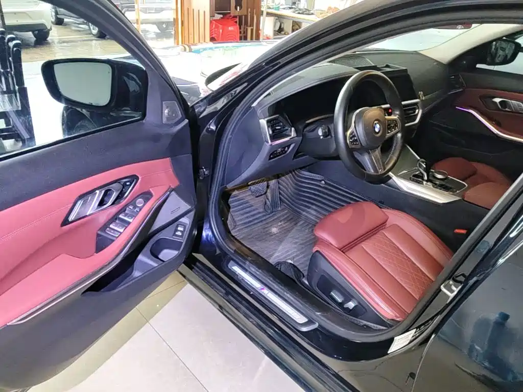 Photo 16 - BMW 3 Series