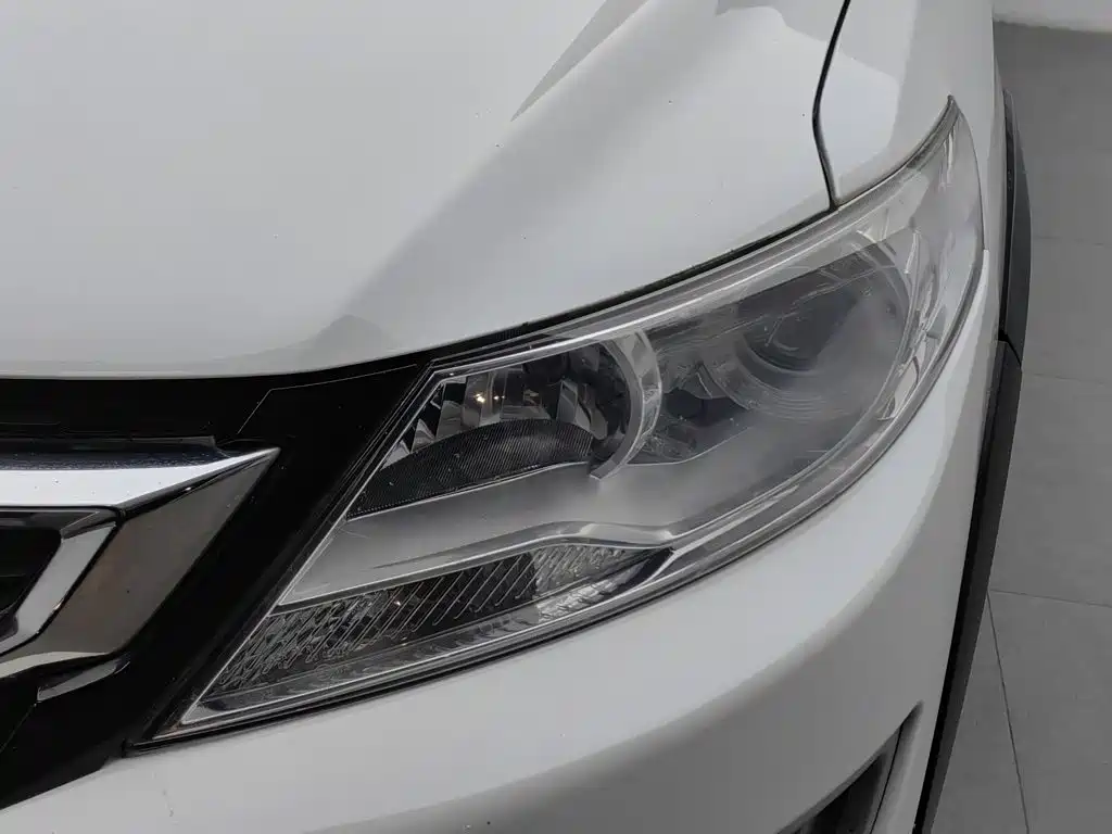 Dongfeng Aeolus Dongfeng Fengshen AX3 2017 2016 1.5L Manual Trendy Cool Edition