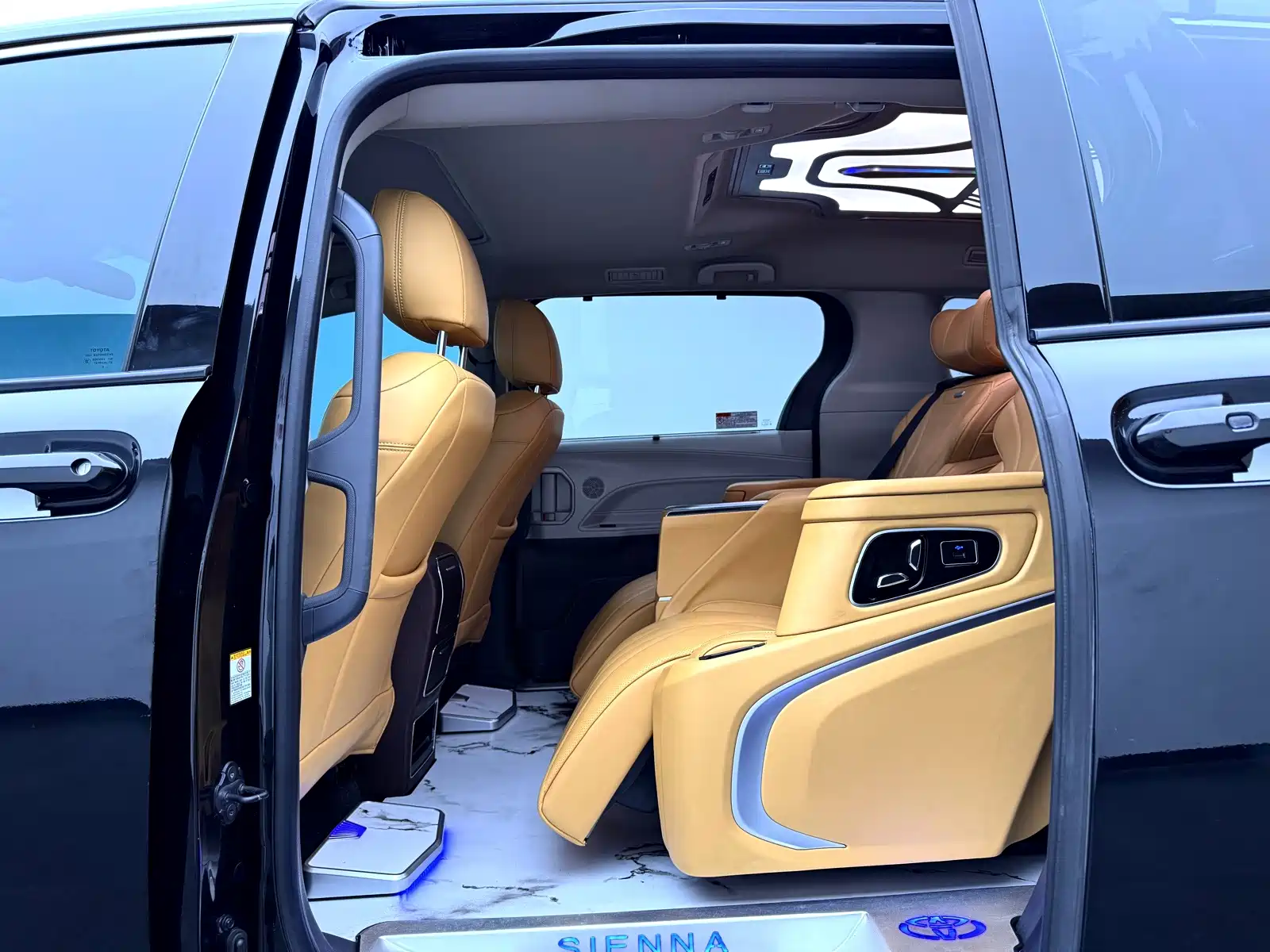 Фото 18 - Toyota Sienna