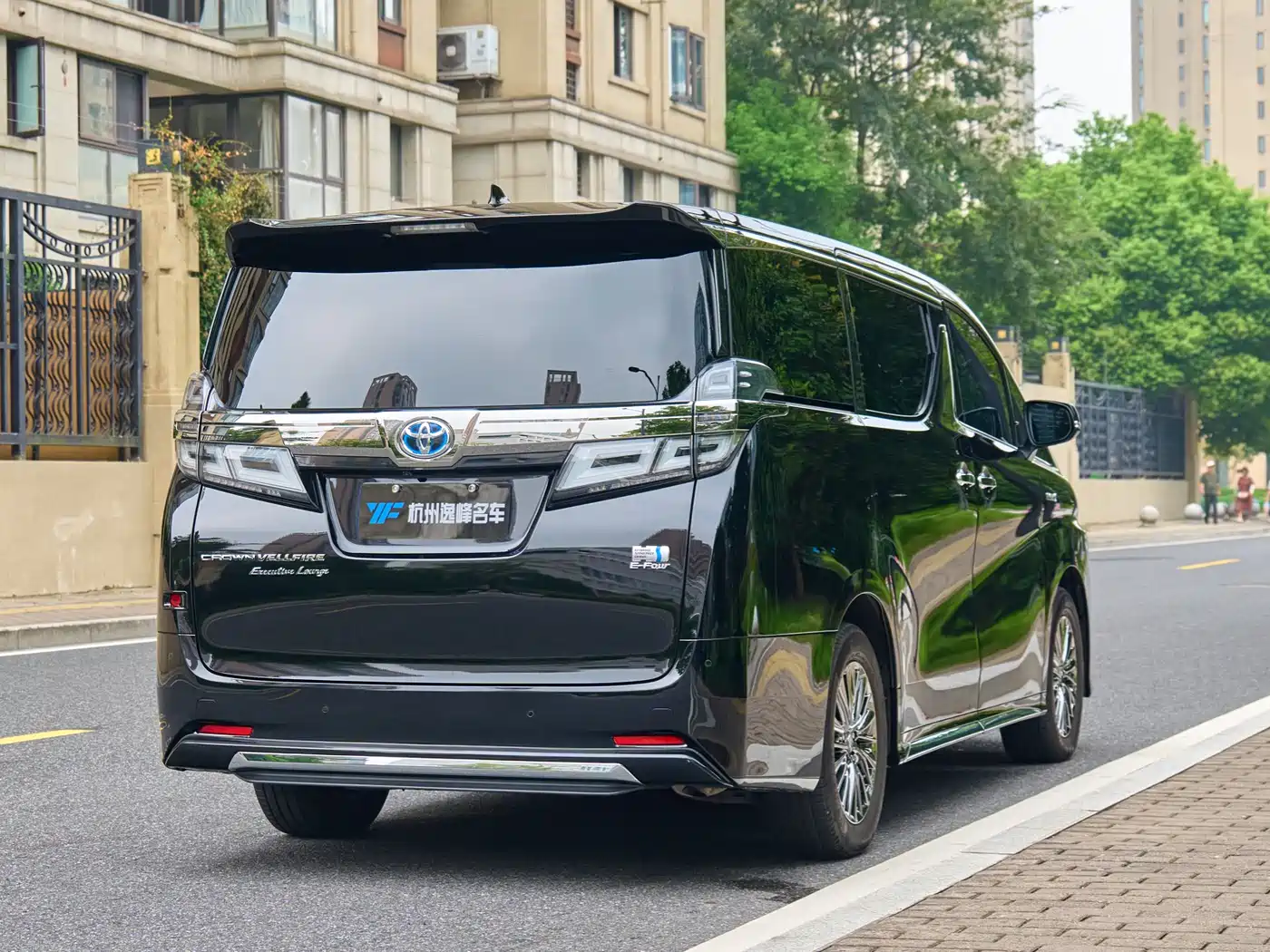 Toyota Vellfire 2021 Crown Hybrid 2.5L HV Supreme Edition фото 9