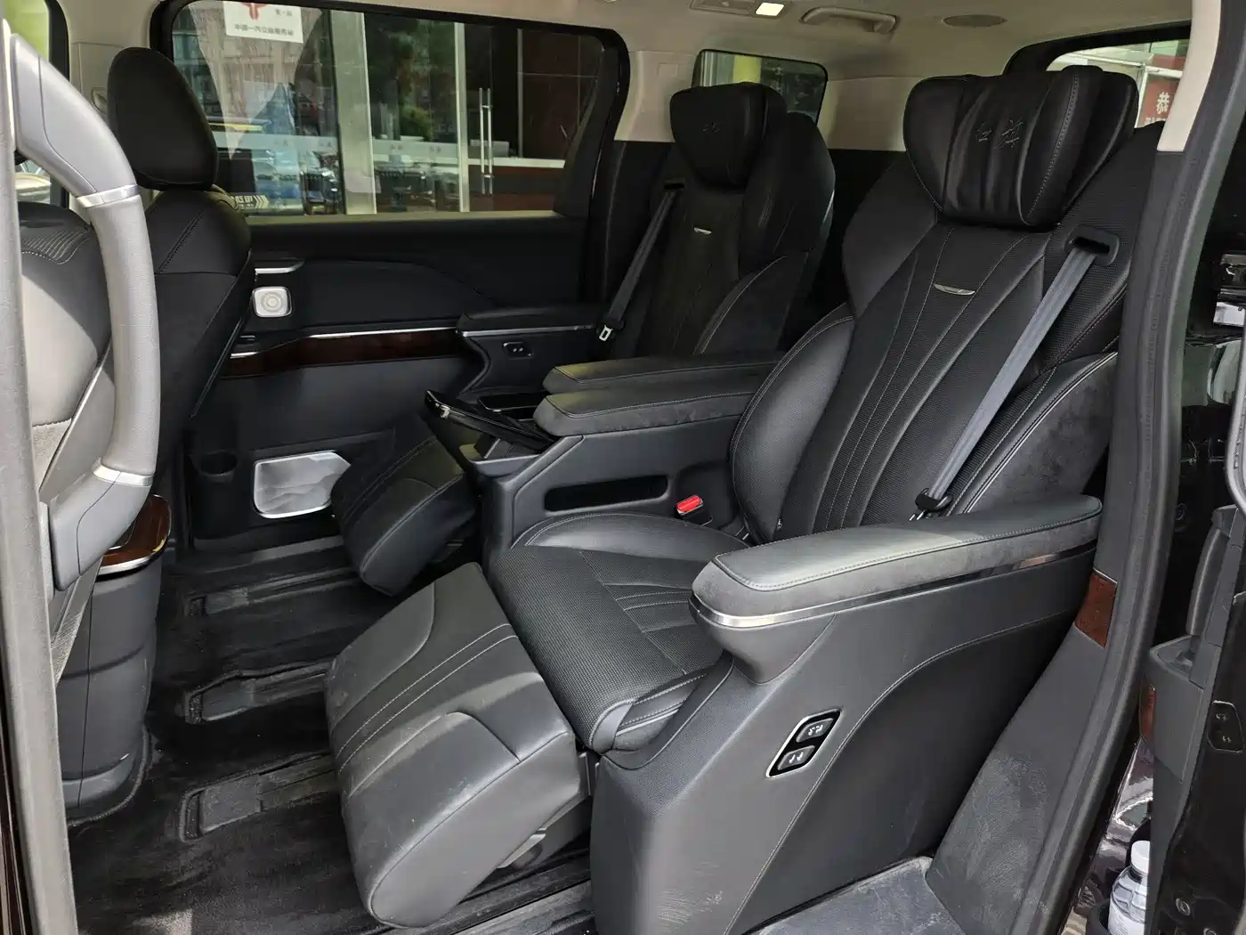 Hongqi HQ9 PHEV 2024 Model 2.0T AWD Luxury Edition фото 36