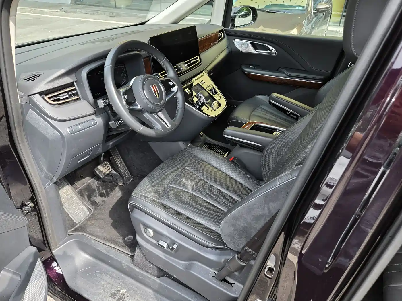 Hongqi HQ9 PHEV 2024 Model 2.0T AWD Luxury Edition фото 22