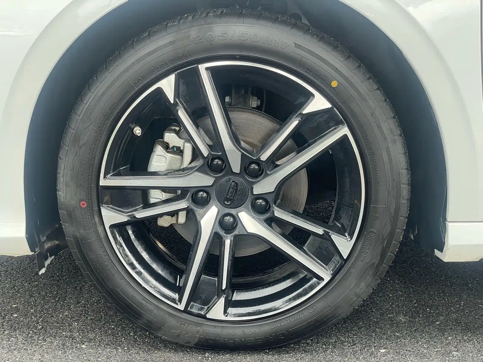 Фото 9 - Geely Binrui