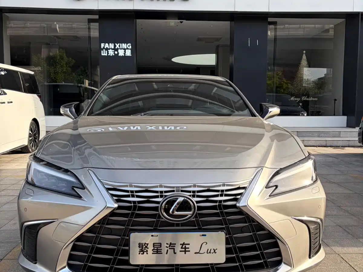 Lexus ES 2025 200 Ultimate Edition