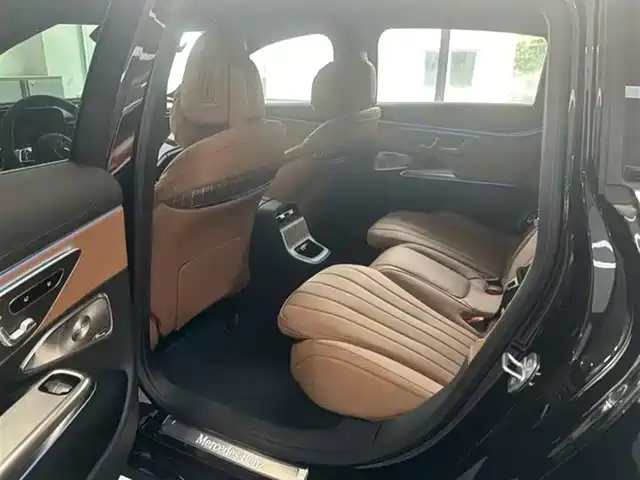 Mercedes-Benz E-Class 2026 E 300 L Luxury — фото 5