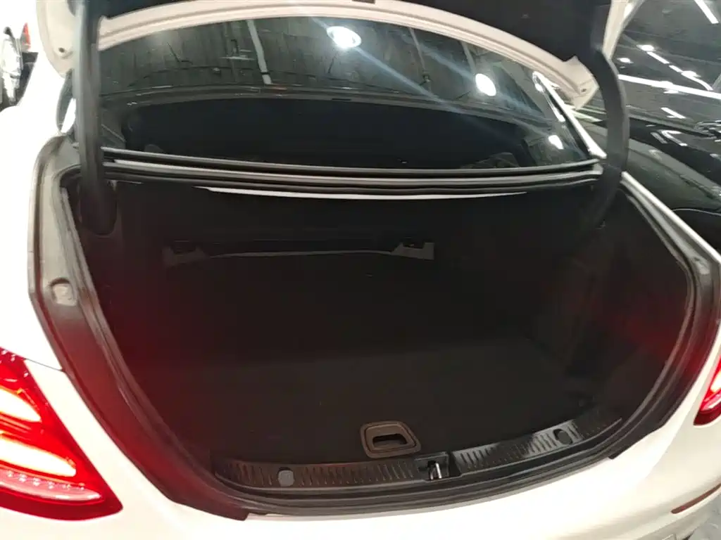 Mercedes-Benz E-Class 2017 E 200 Sport 4MATIC фото 19