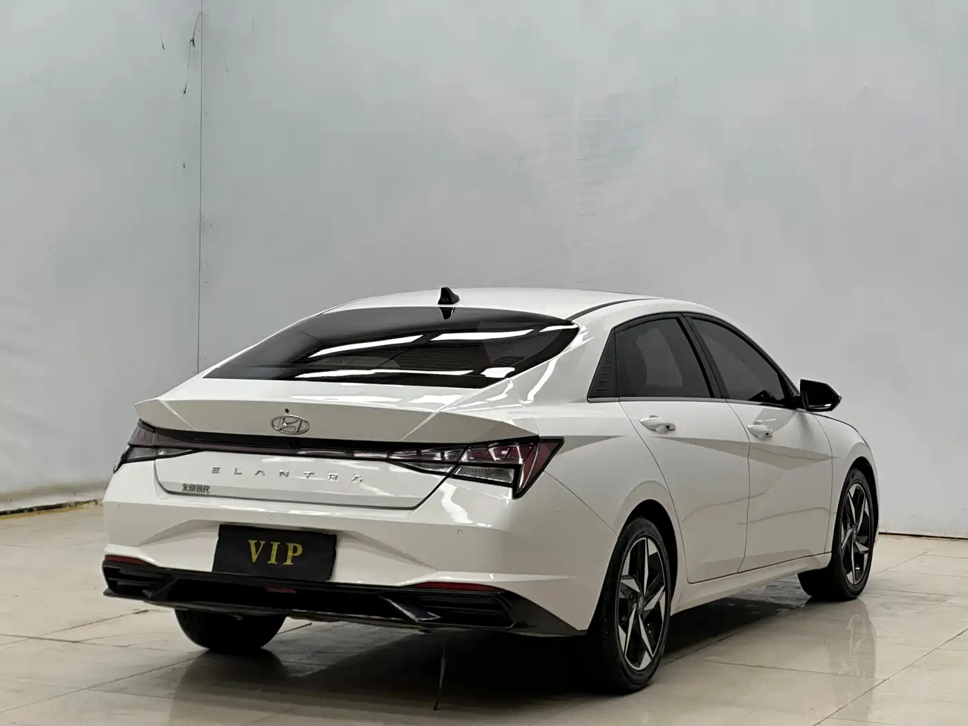 Hyundai Elantra 2021 1.5L CVT LUX Premium Edition фото 9