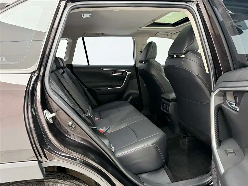 Toyota Wildlander 2020 2.0L CVT 2WD Luxury Edition фото 20