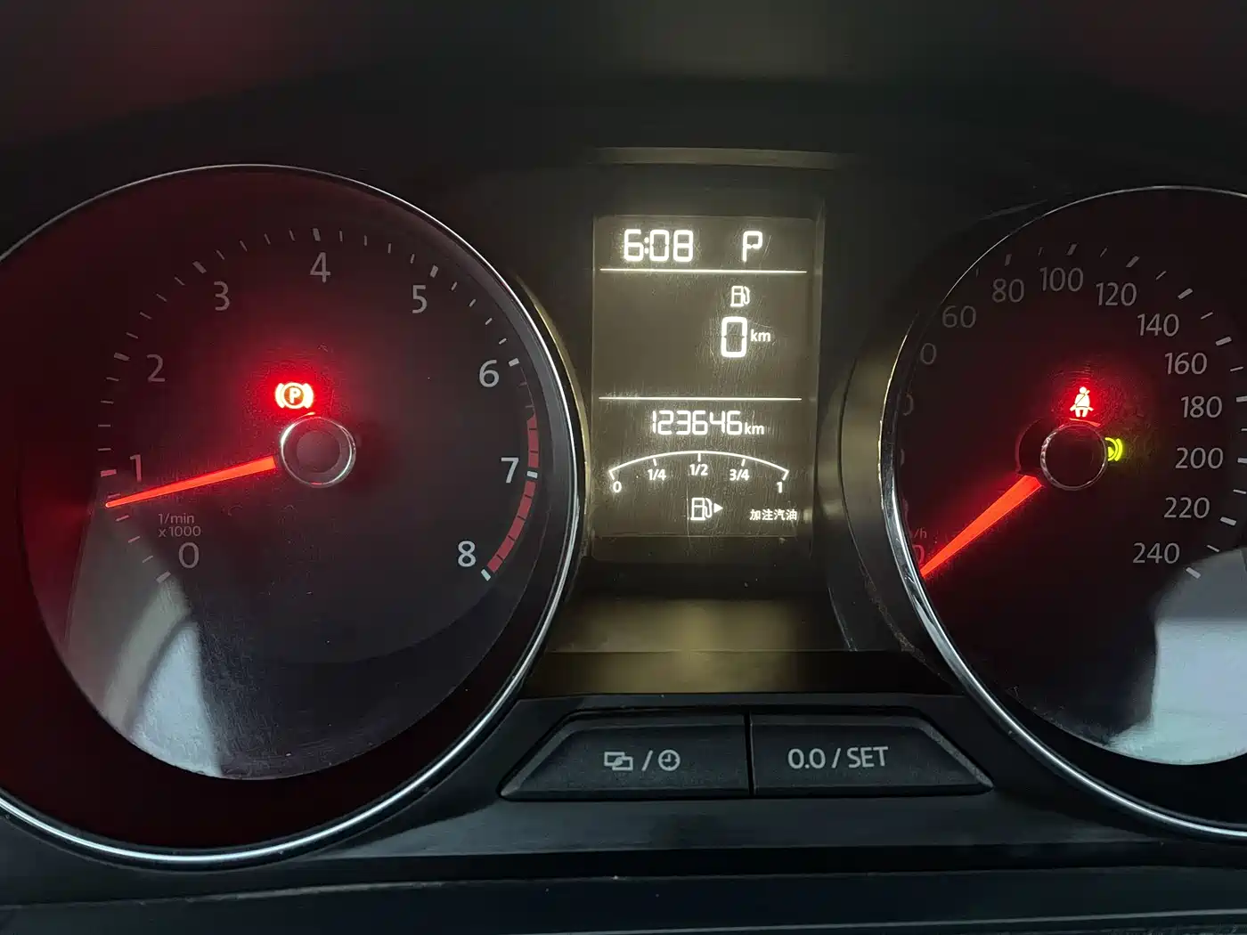 Volkswagen Lavida 2015 1.6L Automatic Comfort Edition фото 13