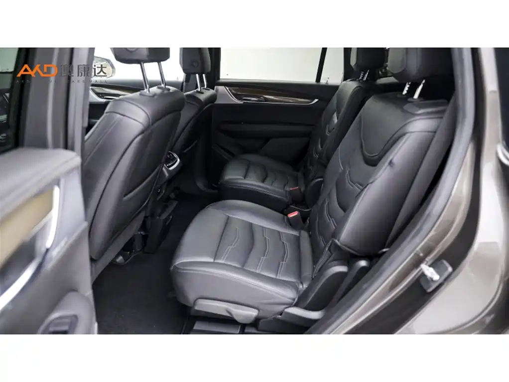 Фото 7 - Cadillac XT6