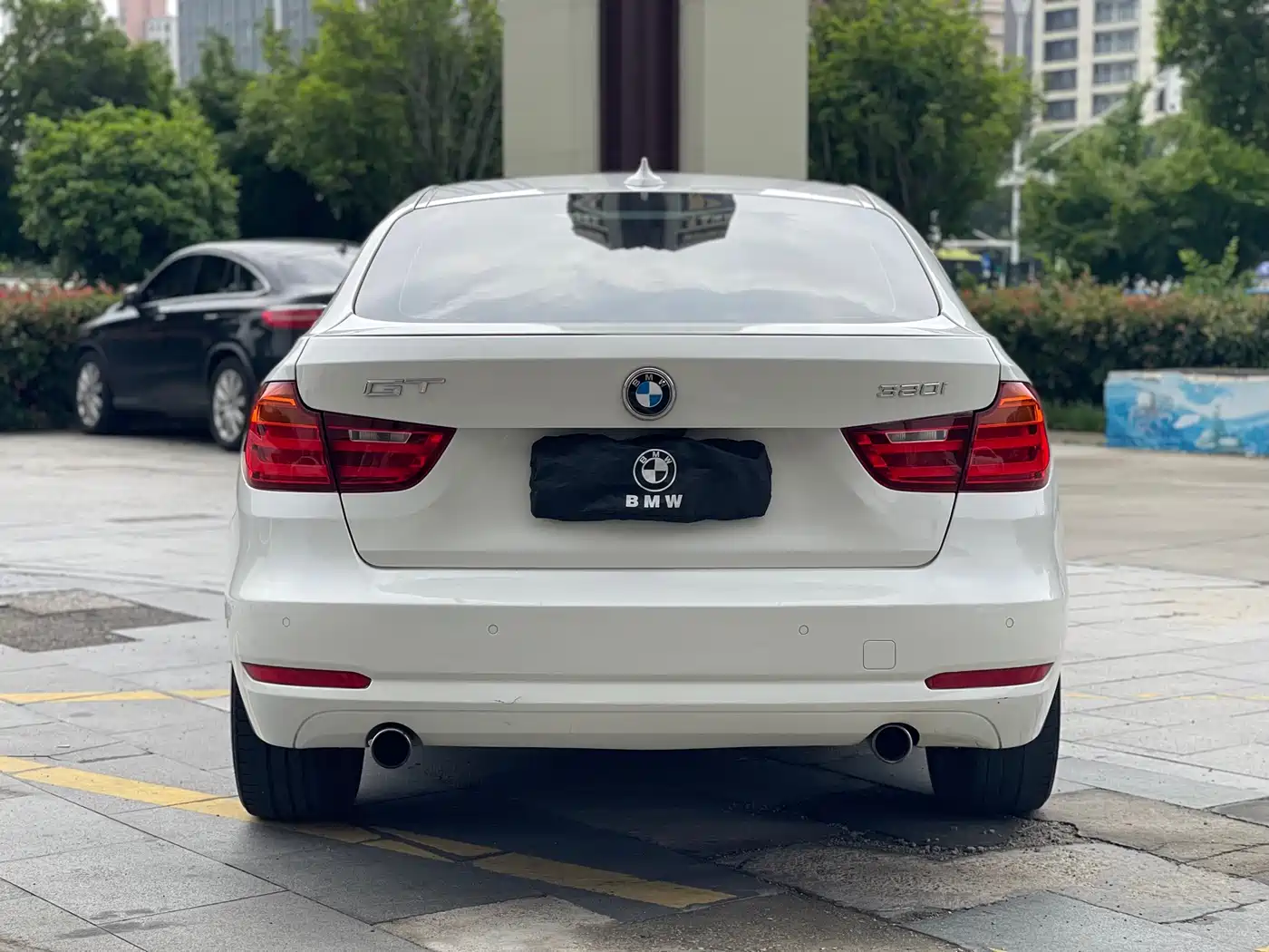 BMW 3 Series GT 2013 Model 320i Leading фото 9