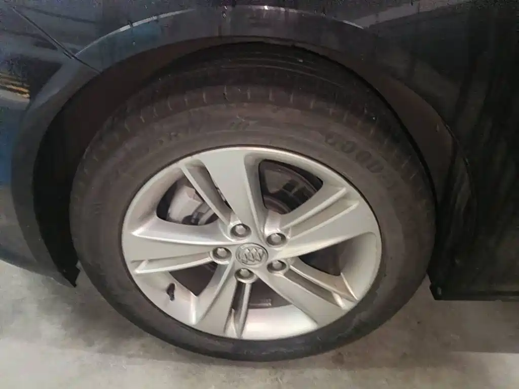 Photo 7 - Buick Regal