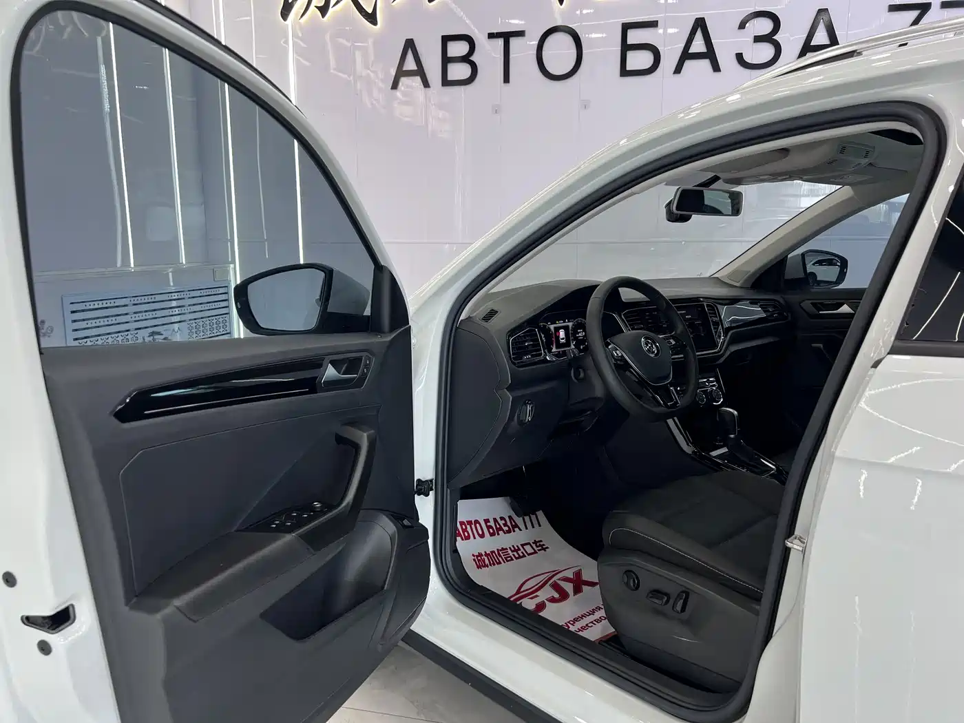 Volkswagen T-Roc, миниатюра 7
