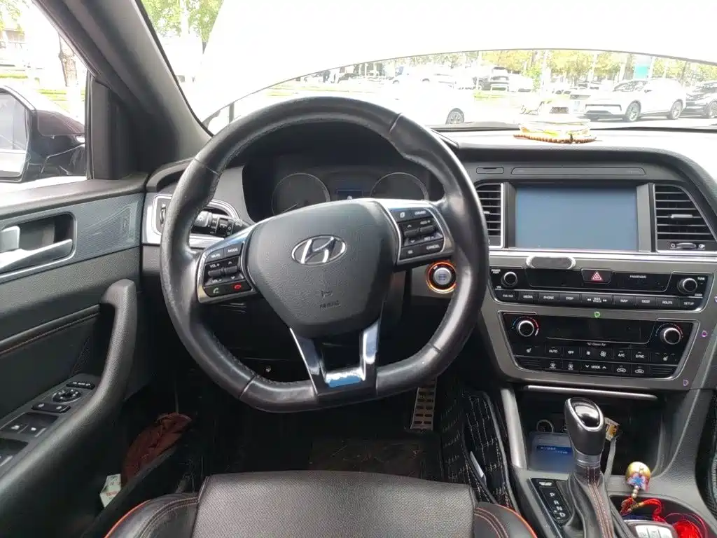 Фото 6 - Hyundai Sonata