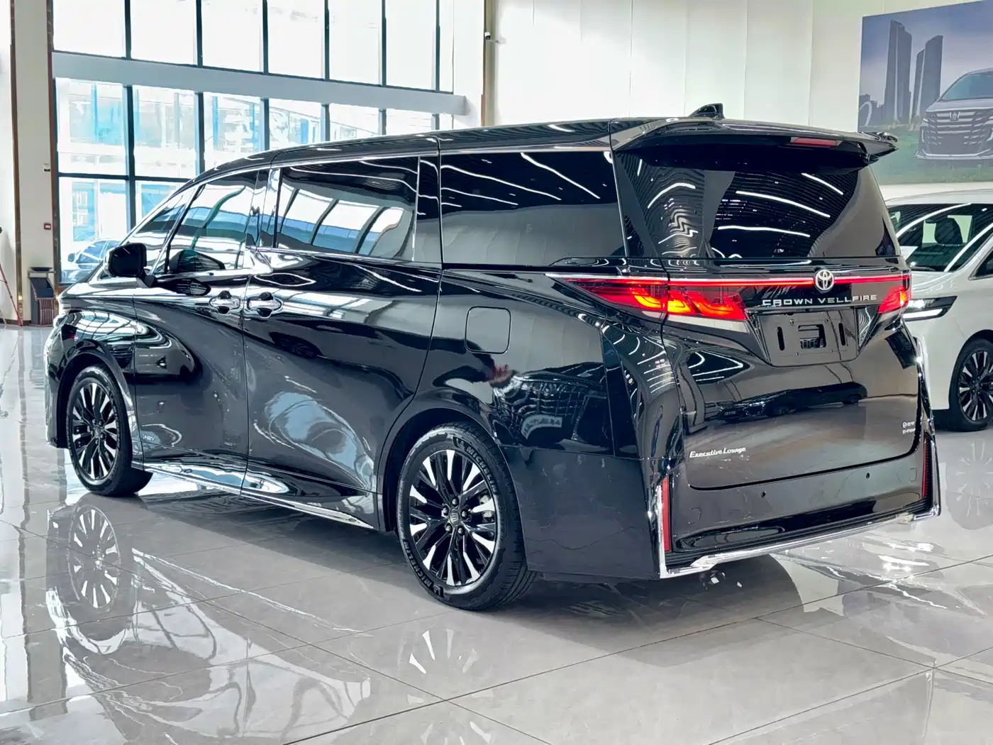 Toyota Vellfire 2025 2024 Crown Hybrid 2.5L Executive Premium Edition