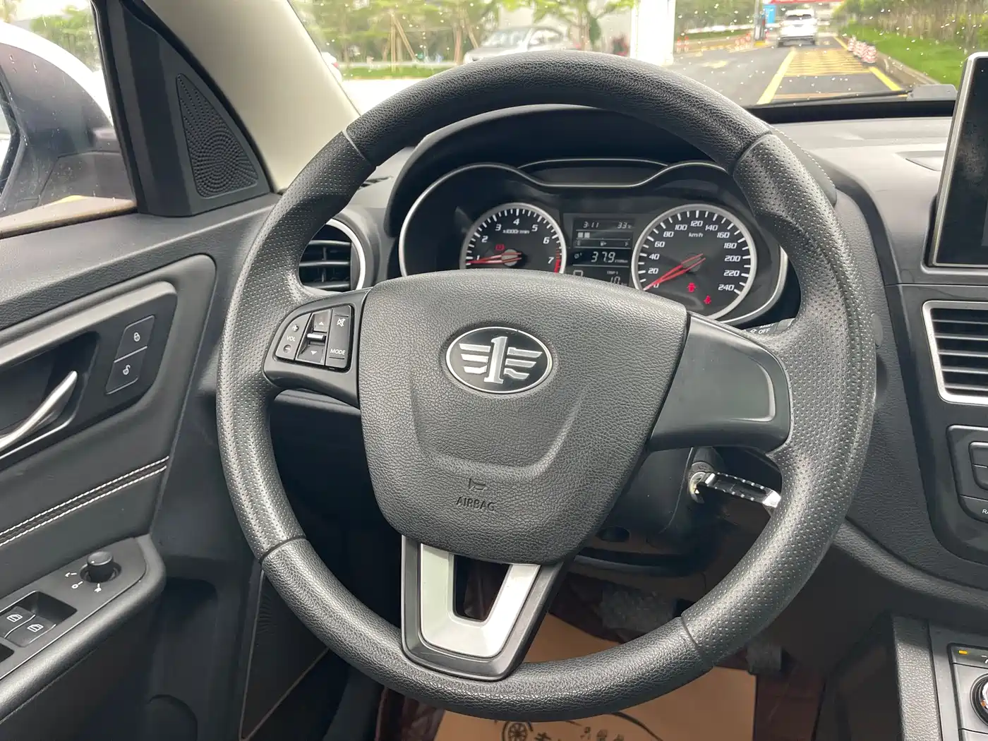 Besturn X40 2018 2017 1.6L Automatic Luxury