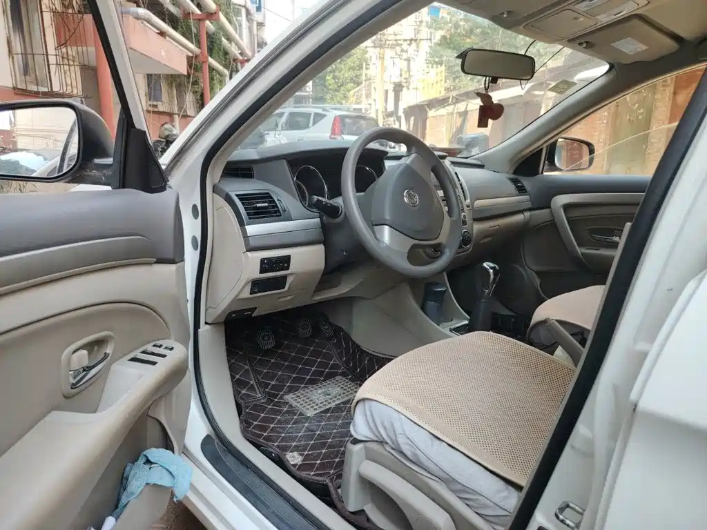 Dongfeng Aeolus Dongfeng Fengshen A60 2015 2014 1.6L Manual Luxury