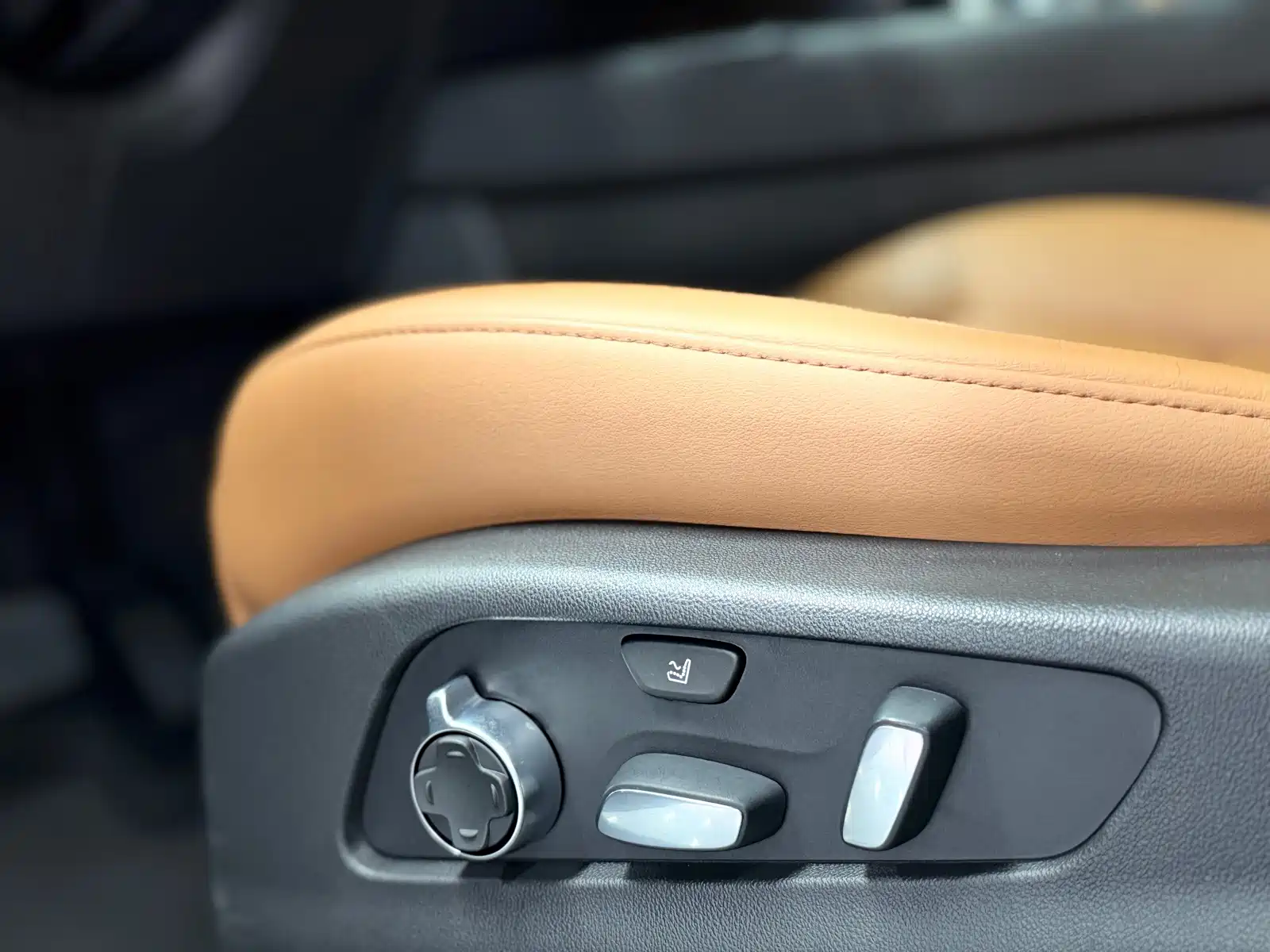 Фото 15 - Cadillac XT4