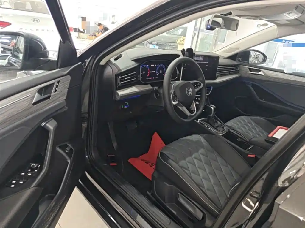 Volkswagen Sagitar 2025 Model Second Facelift 300TSI DSG Transcend Edition фото 16