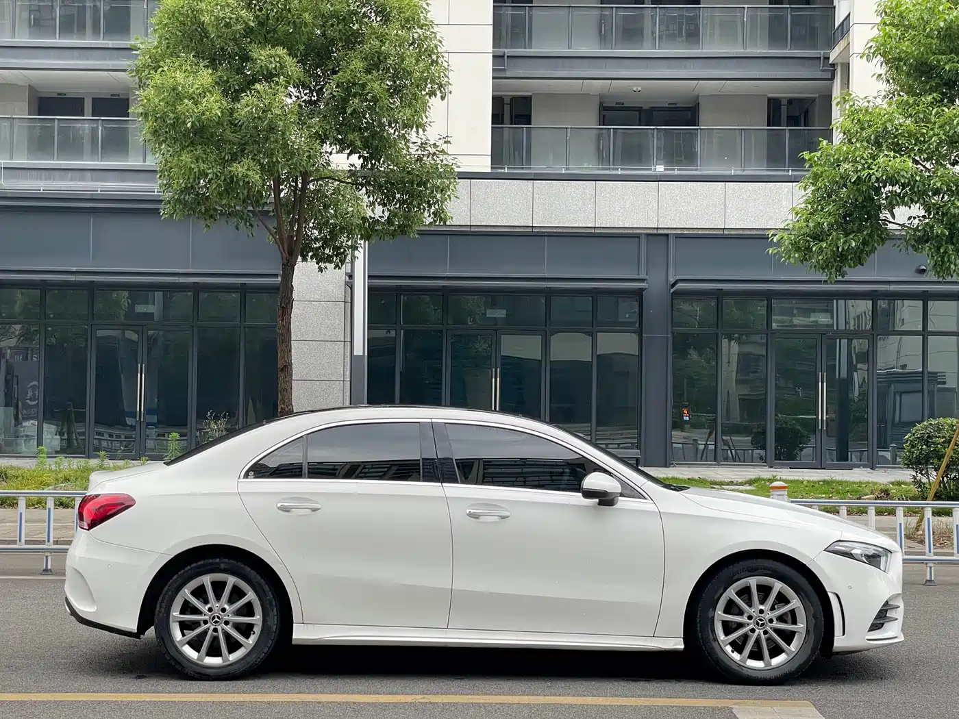 Mercedes-Benz A-Class 2020 Facelift A 200 L Sport Sedan Dynamic фото 4