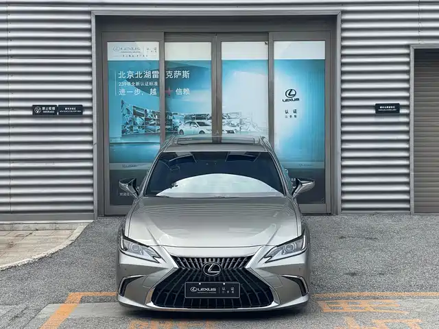 Lexus ES 2022 300h Excellence Edition — фото 2