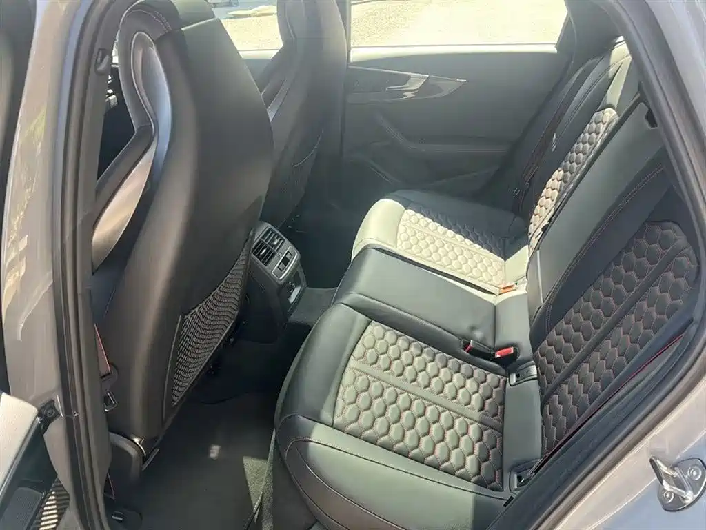 AUDI RS 4