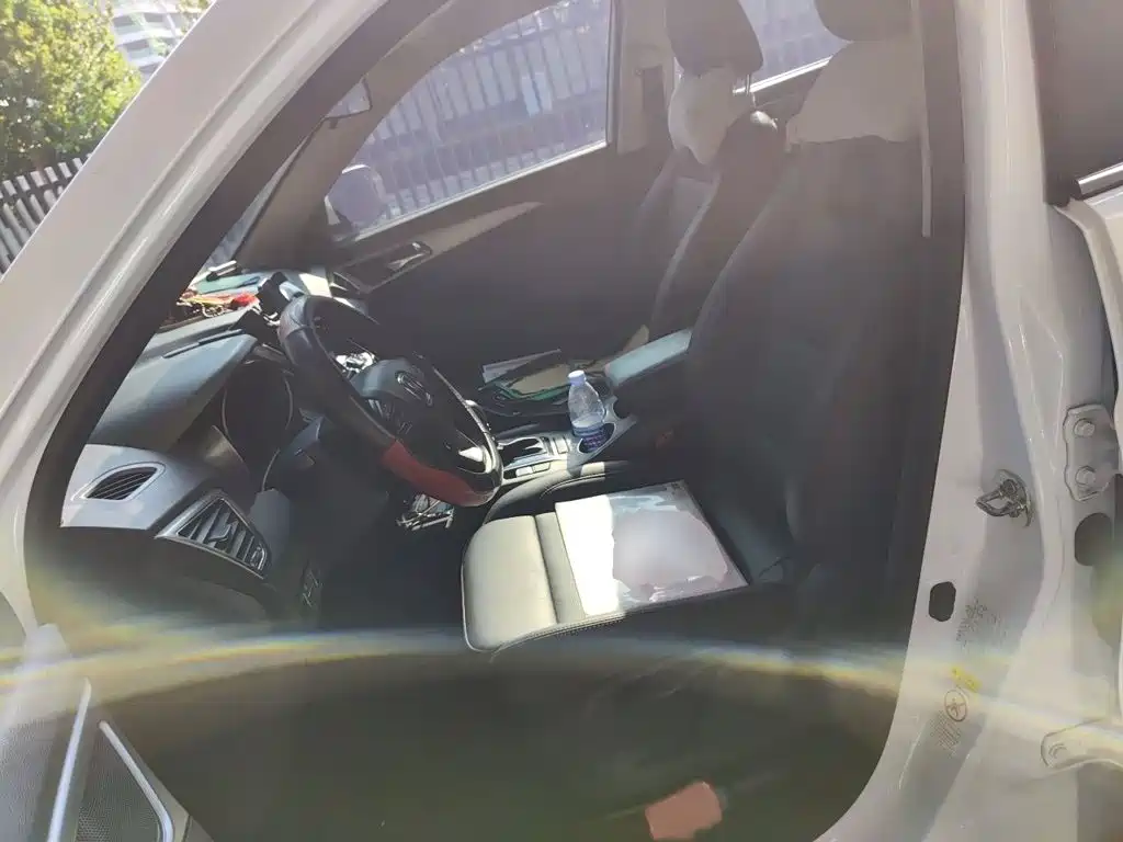 Photo 8 - Changan CS75