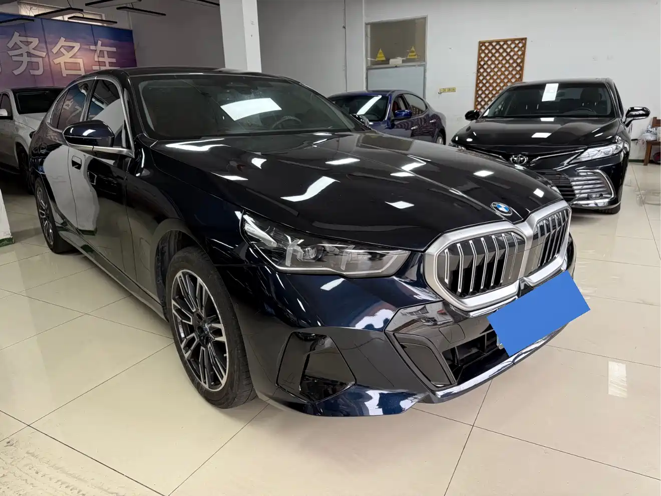 BMW 5 Series 2025 525Li M Sport Package фото 3