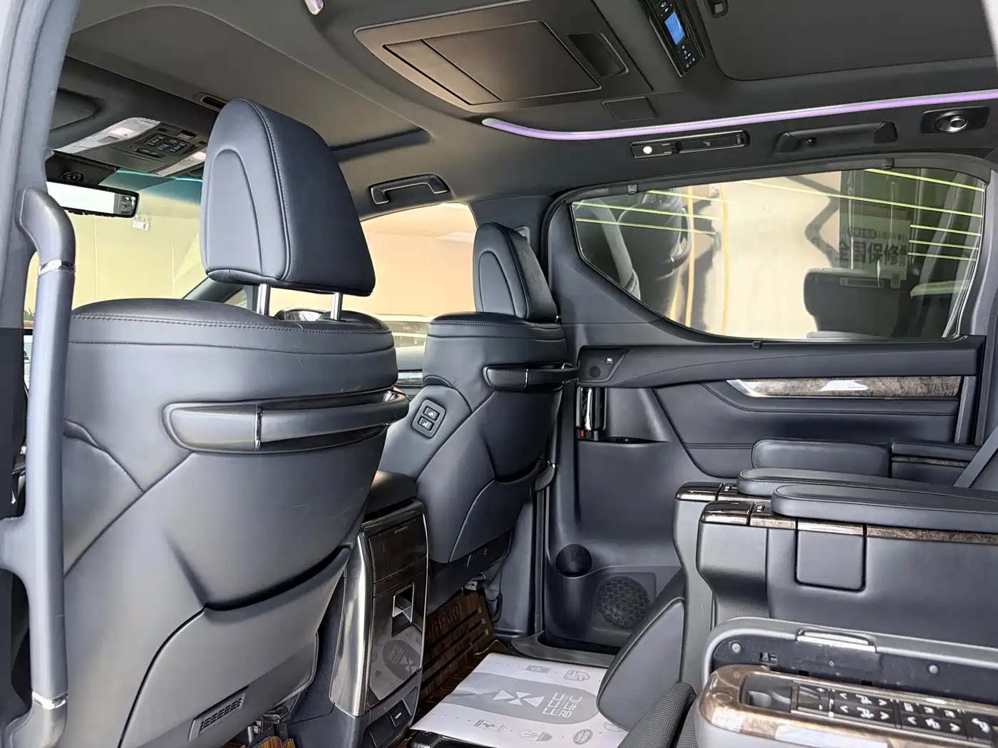 Toyota Alphard 2021 Hybrid 2.5L Premium фото 18