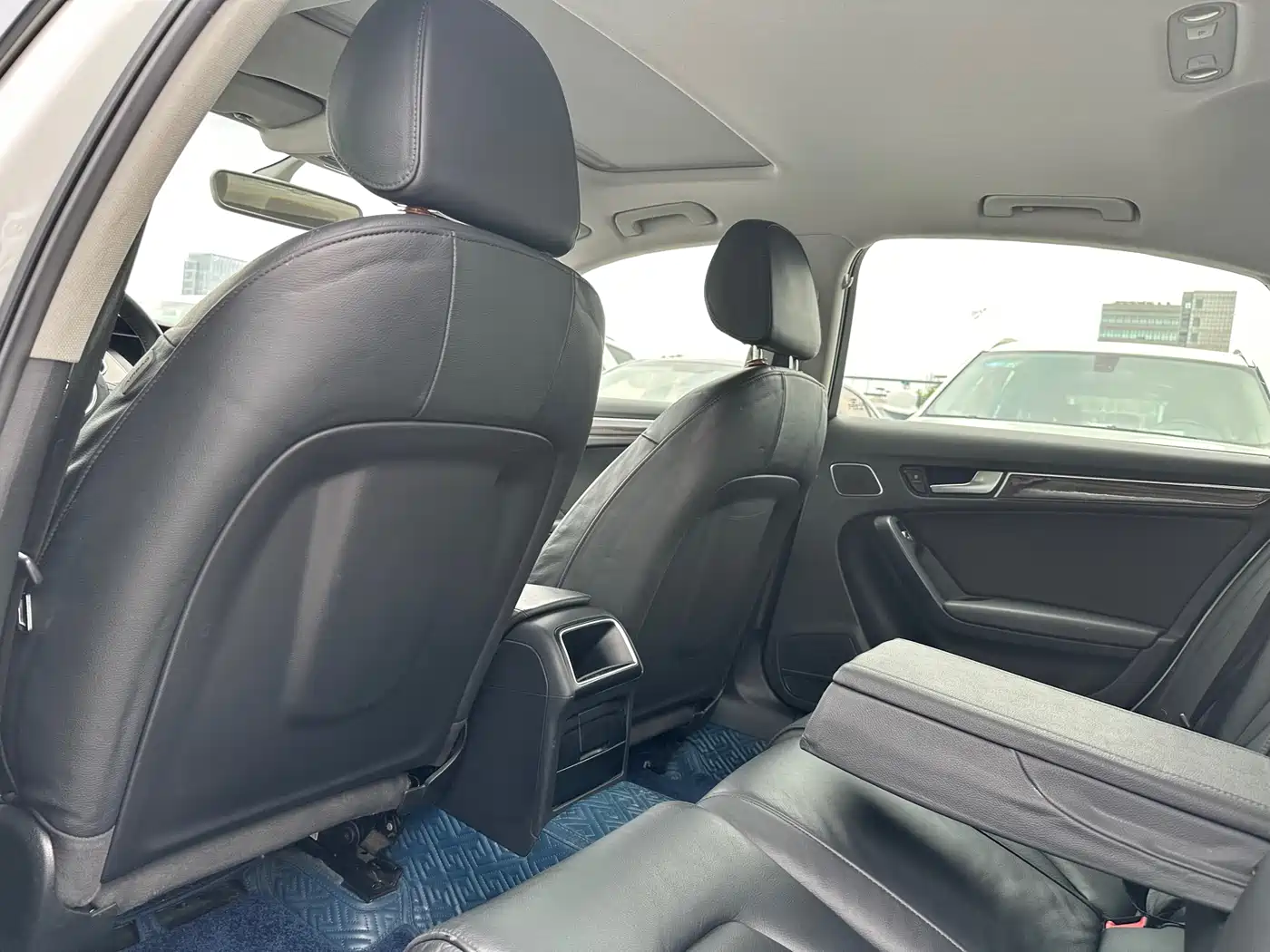 Audi A4L 2013 35 TFSI Automatic Comfort фото 3