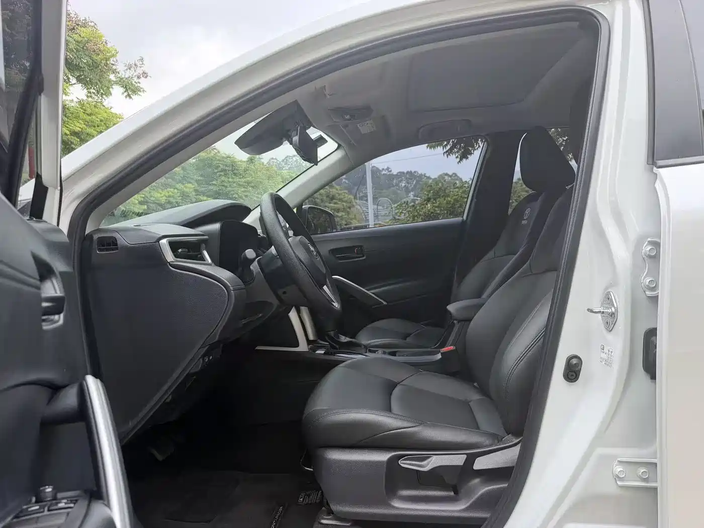 Toyota Frontlander 2023 2.0L CVT Elite Edition фото 4