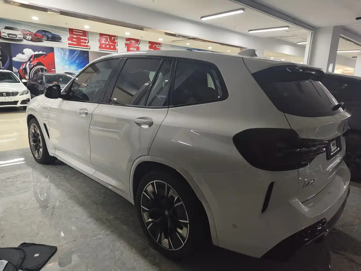 Фото 16 - BMW iX3