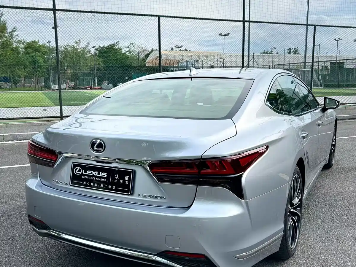 Lexus LS 2021 500h Executive Edition фото 9