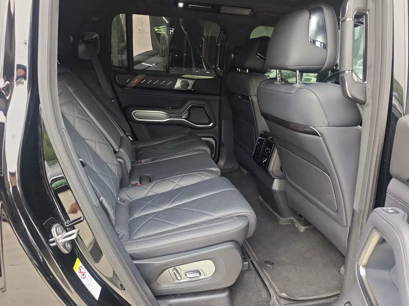 Fang Cheng Bao Leopard 8 2025 2025 Zhiyong Flagship 7-Seater