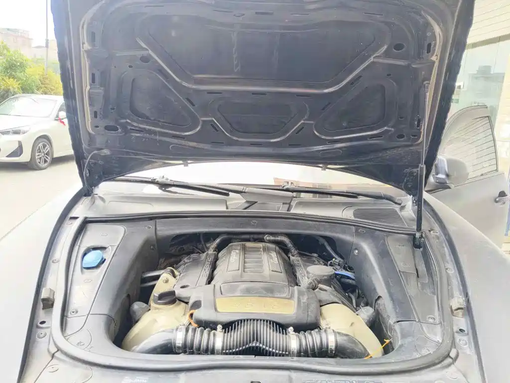 Photo 3 - Porsche Cayenne