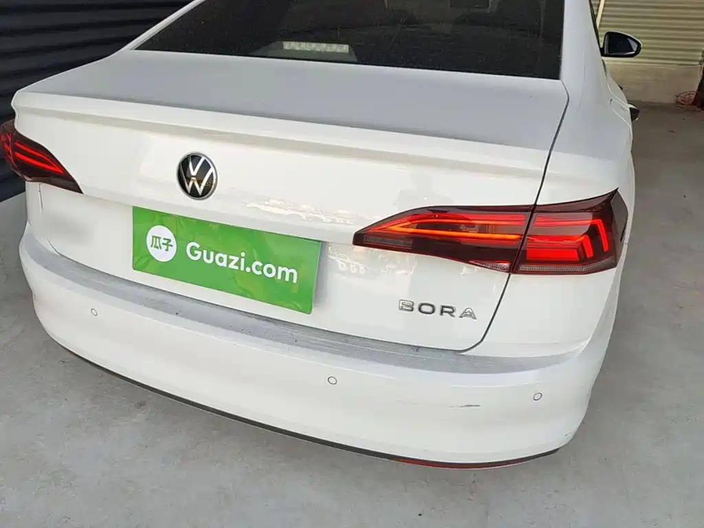 VOLKSWAGEN BORA