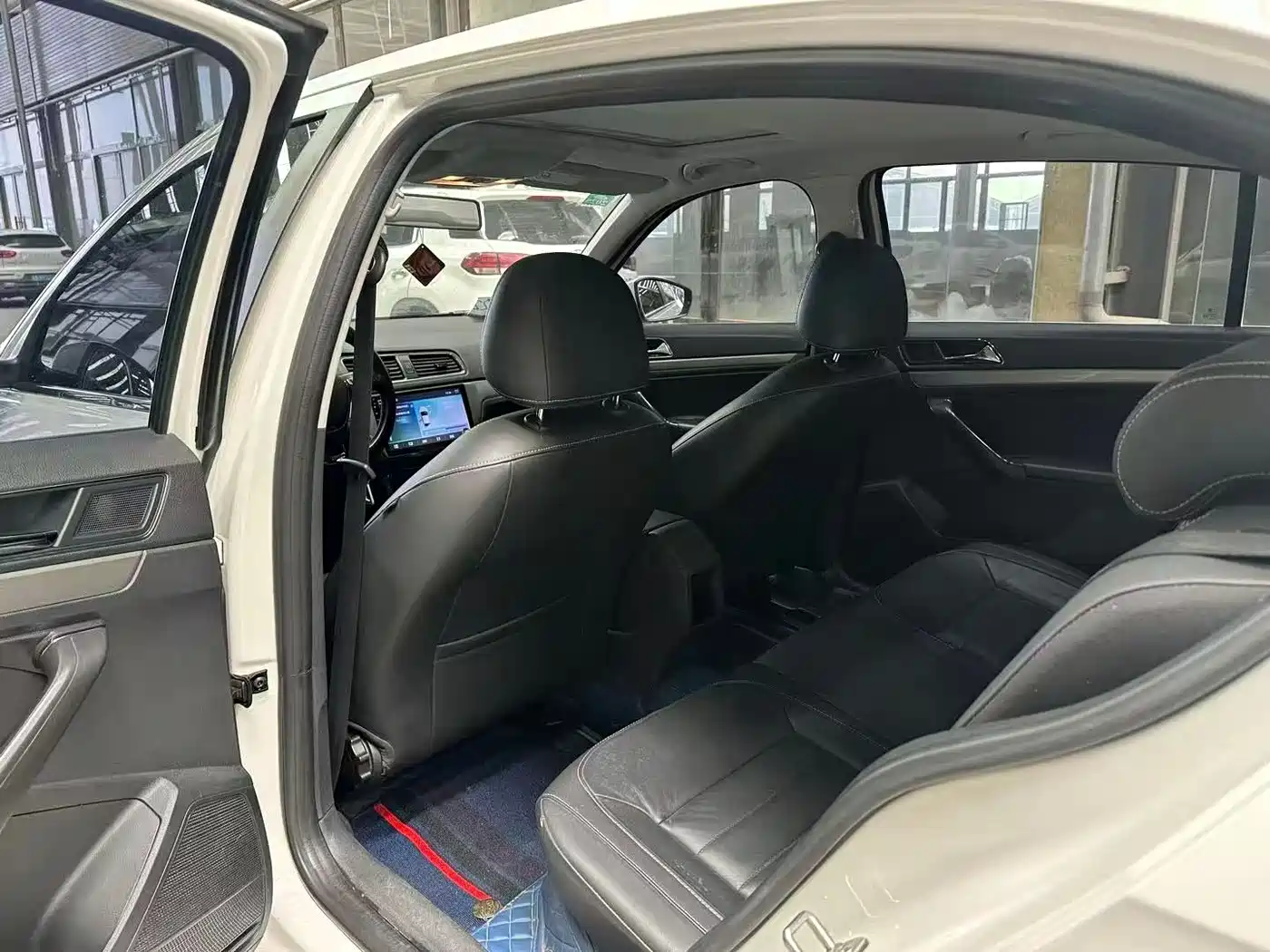 Volkswagen Lavida 2017 1.6L Automatic Comfort Edition фото 9
