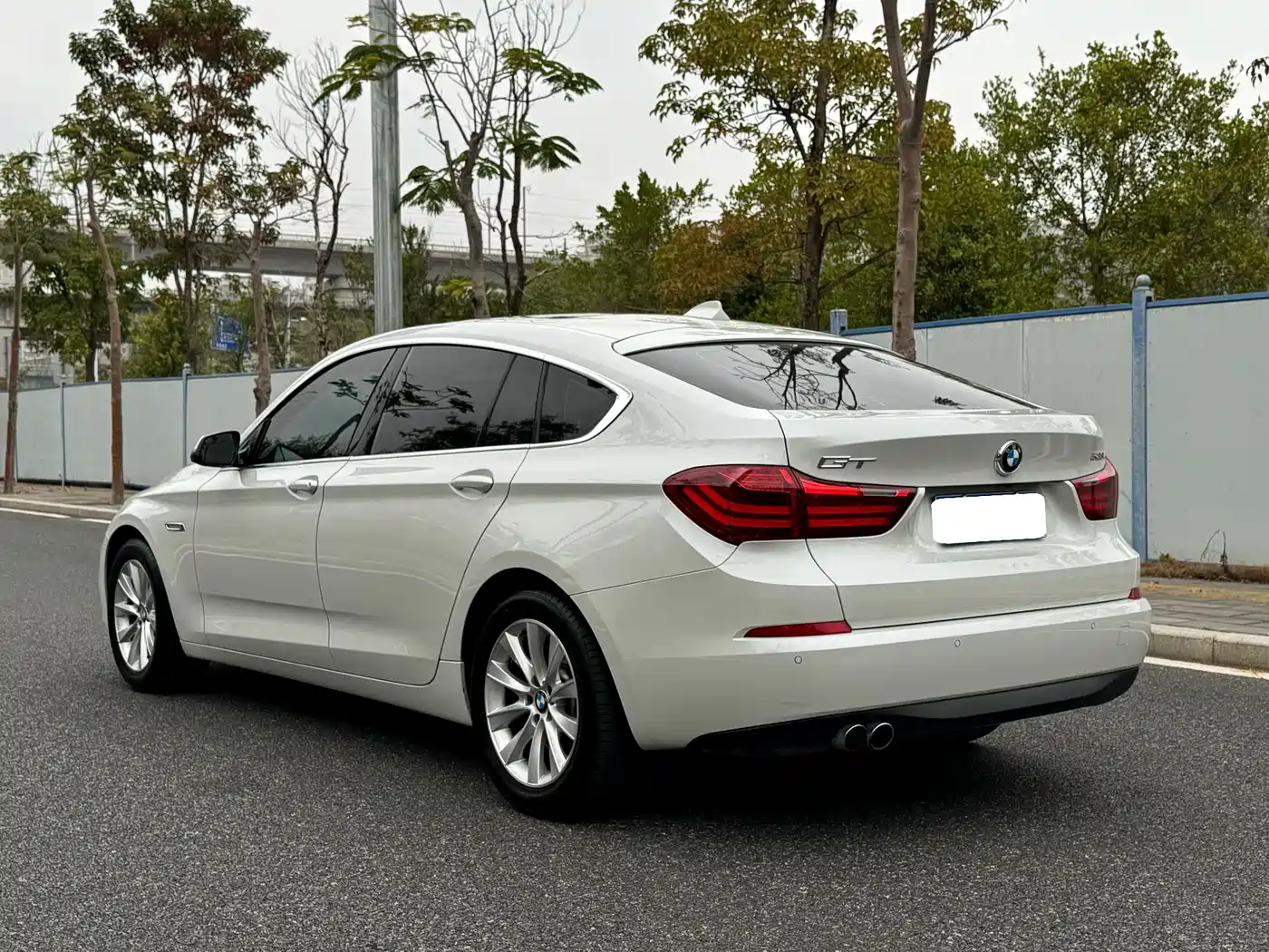 BMW 5 Series GT 2014 528i Leading фото 7