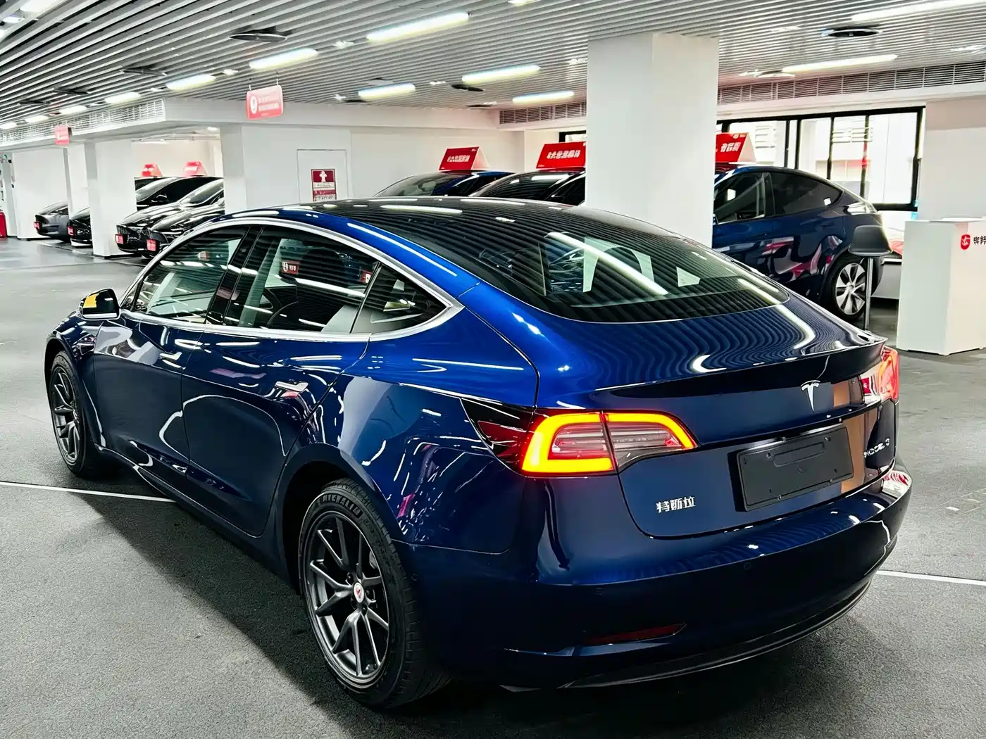 TESLA MODEL 3