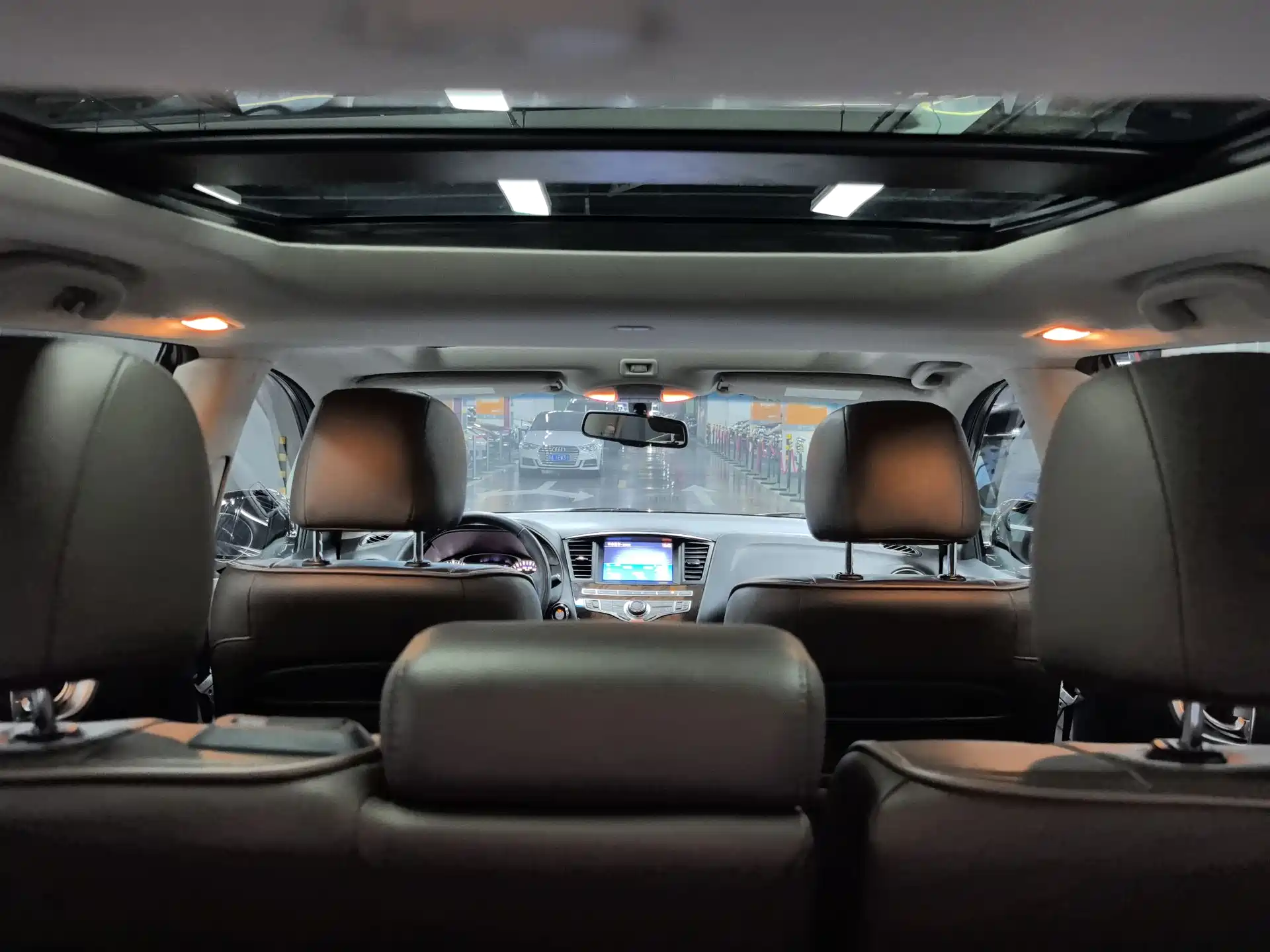 Photo 14 - Infiniti QX60 (Import)