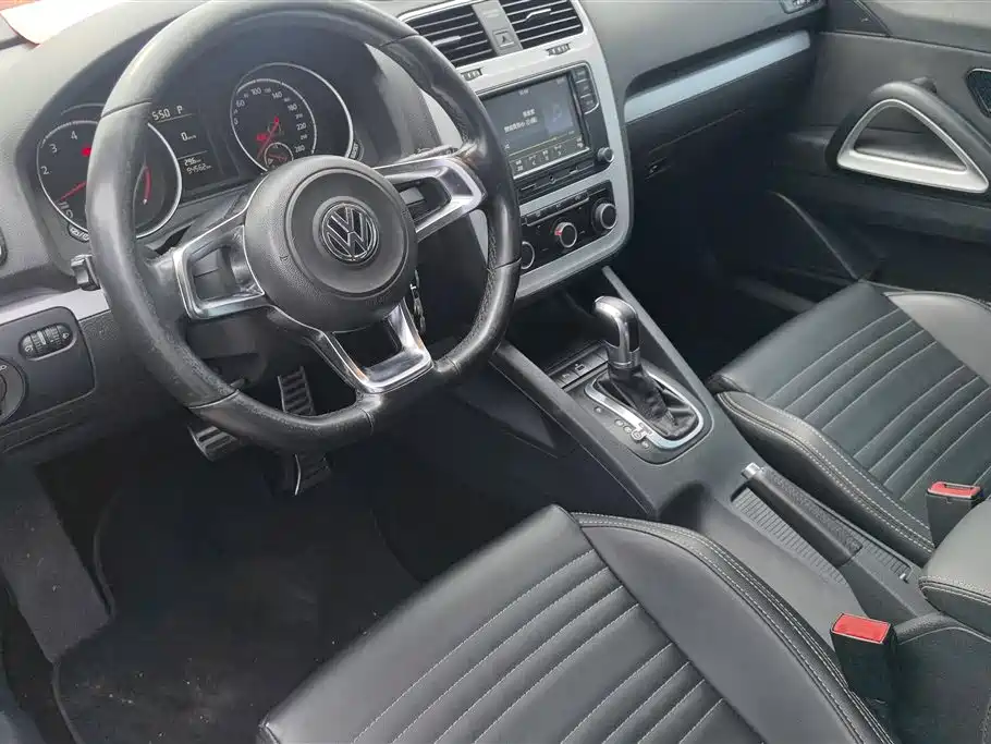 Volkswagen Scirocco 2015 1.4TSI Trend Edition фото 13
