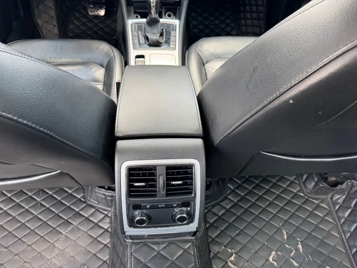 Фото 12 - Volkswagen Passat