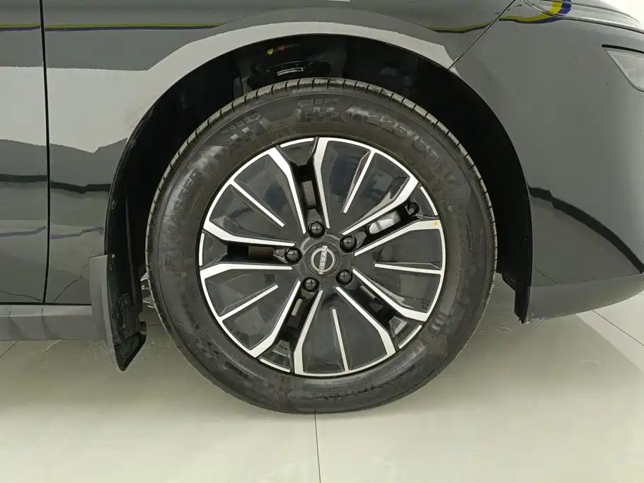 Nissan N6 2026 2025 Mid Configuration