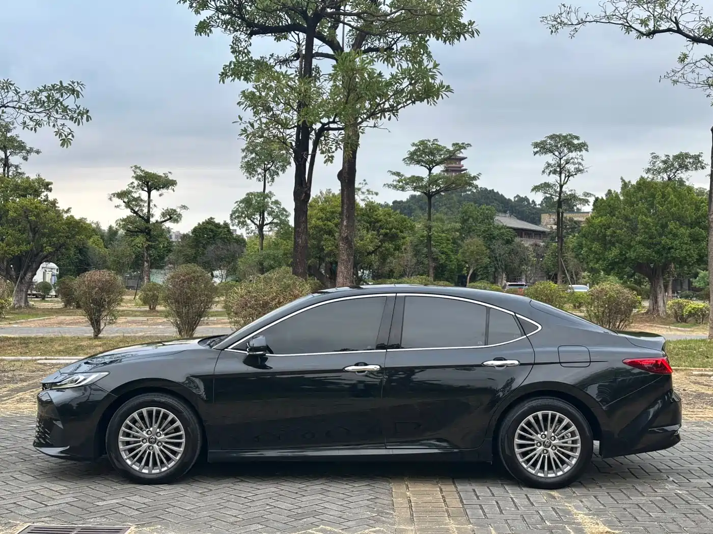 Toyota Camry 2024 2.0GVP Luxury Edition фото 4