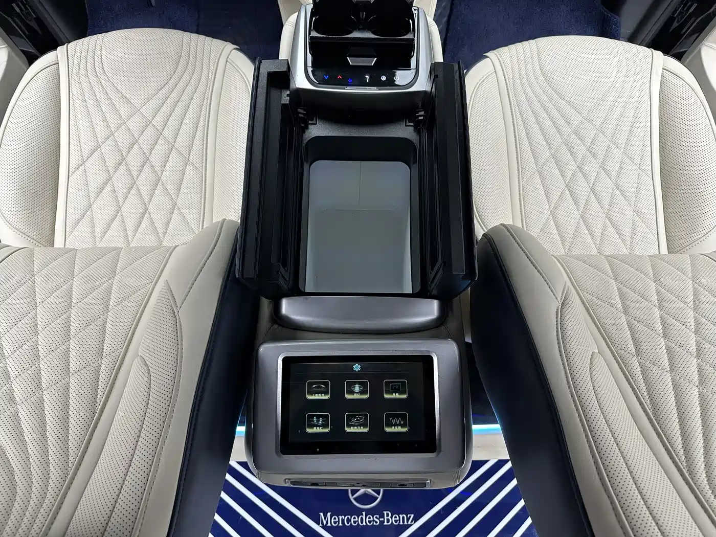 Mercedes-Benz Vito 2023 2.0T Business 7-Seater фото 10