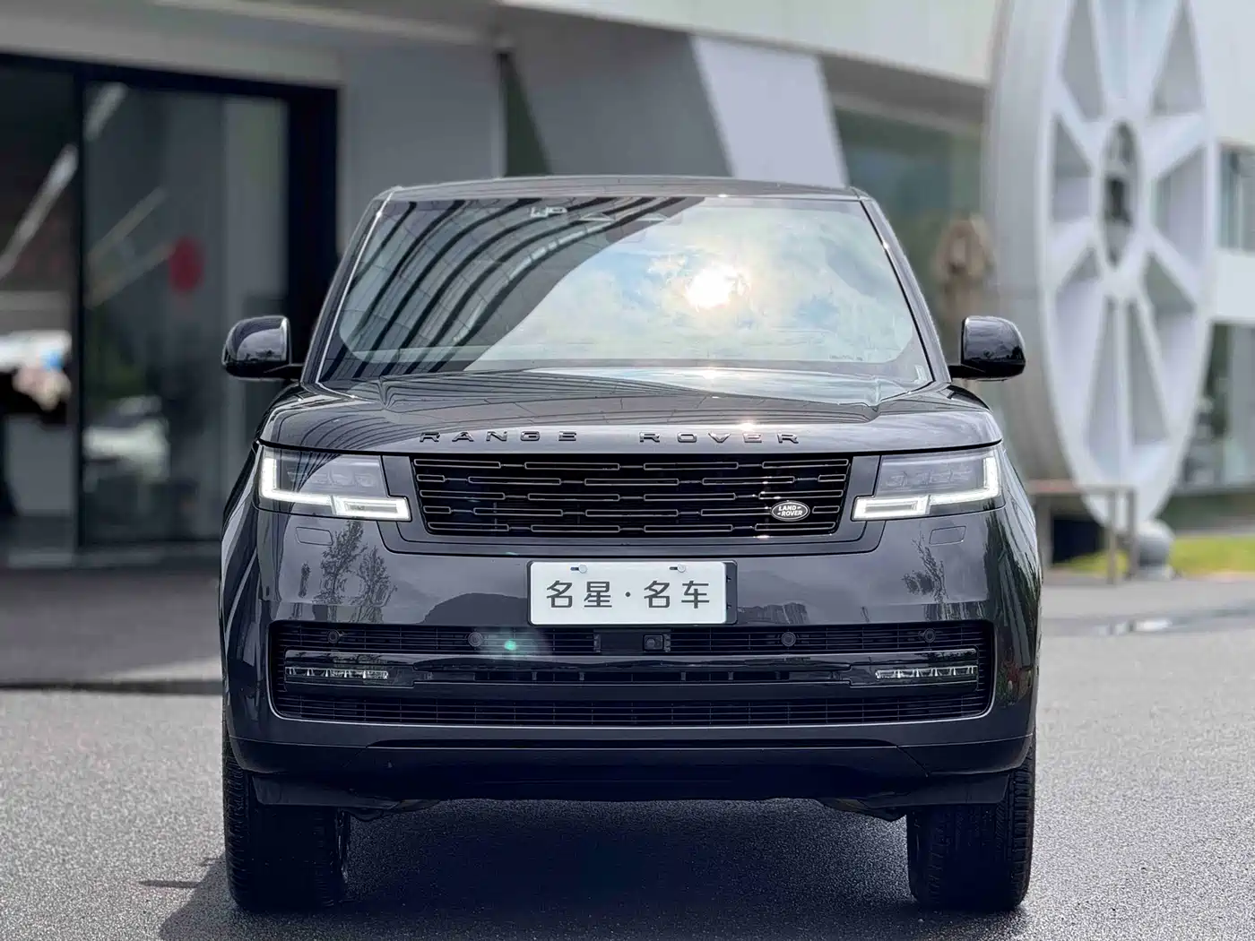 Land Rover Range Rover 2023 3.0 L6 400PS Genesis Extended Version фото 2