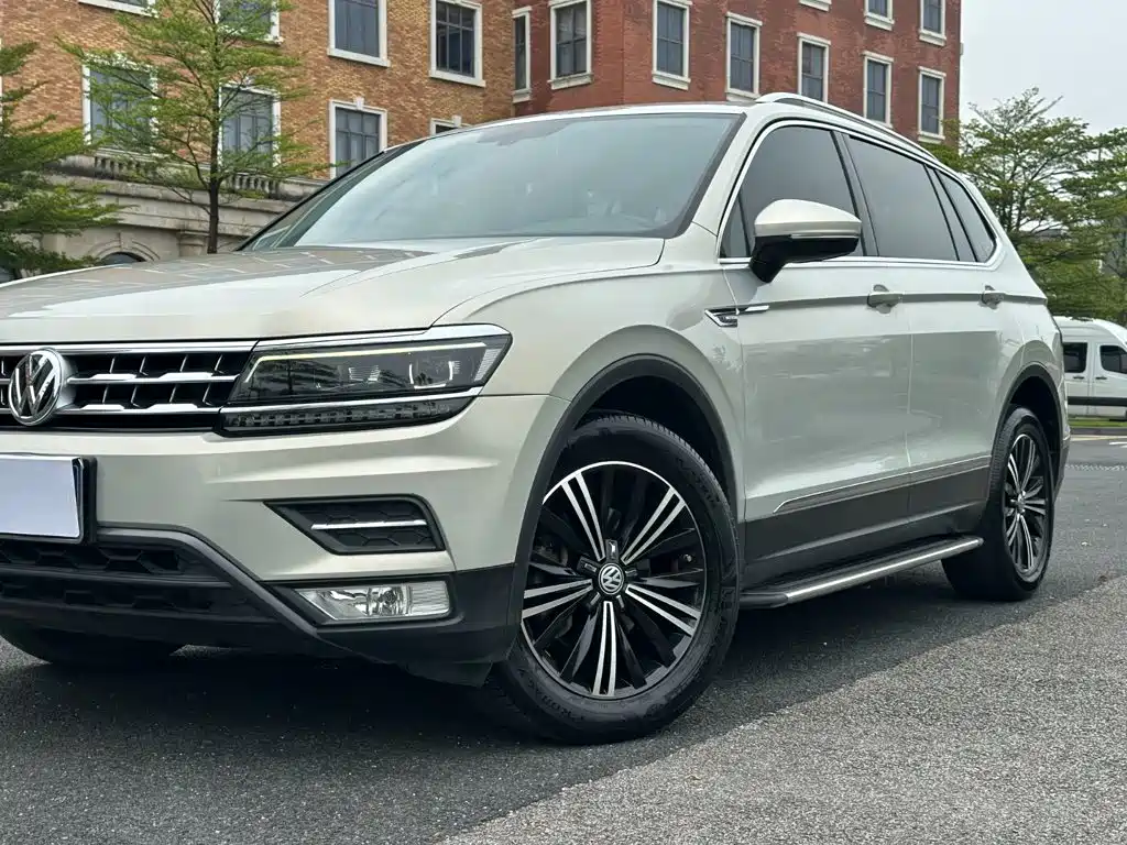 صورة 12 - Volkswagen Tiguan L